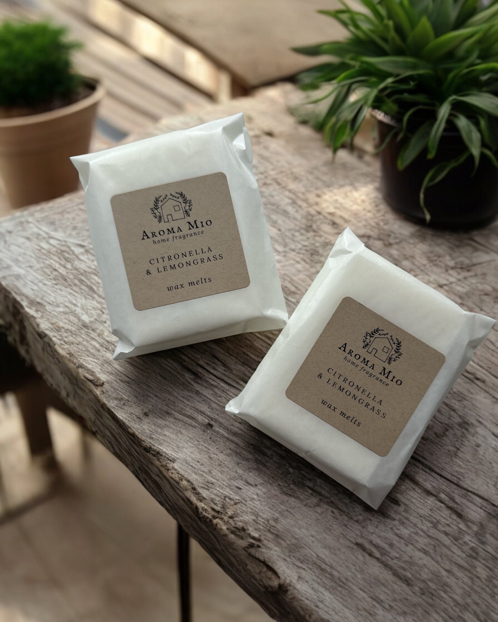 Citronella & Lemongrass Wax Melts with 100% natural essential oils. Provides a refreshing citrus aroma while naturally repelling bugs. Ideal for enhancing your home with a clean, uplifting fragrance and a bug-free atmosphere.