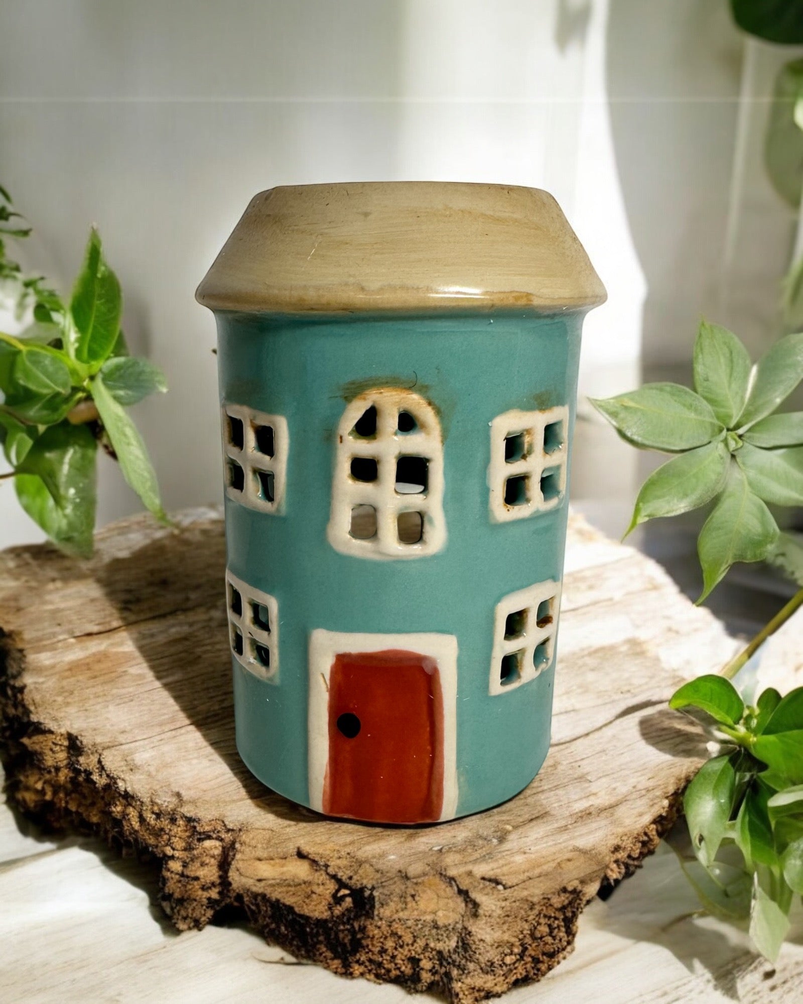 Aqua country house ceramic wax melt burner, adding rustic charm and inviting scents to your home decor.