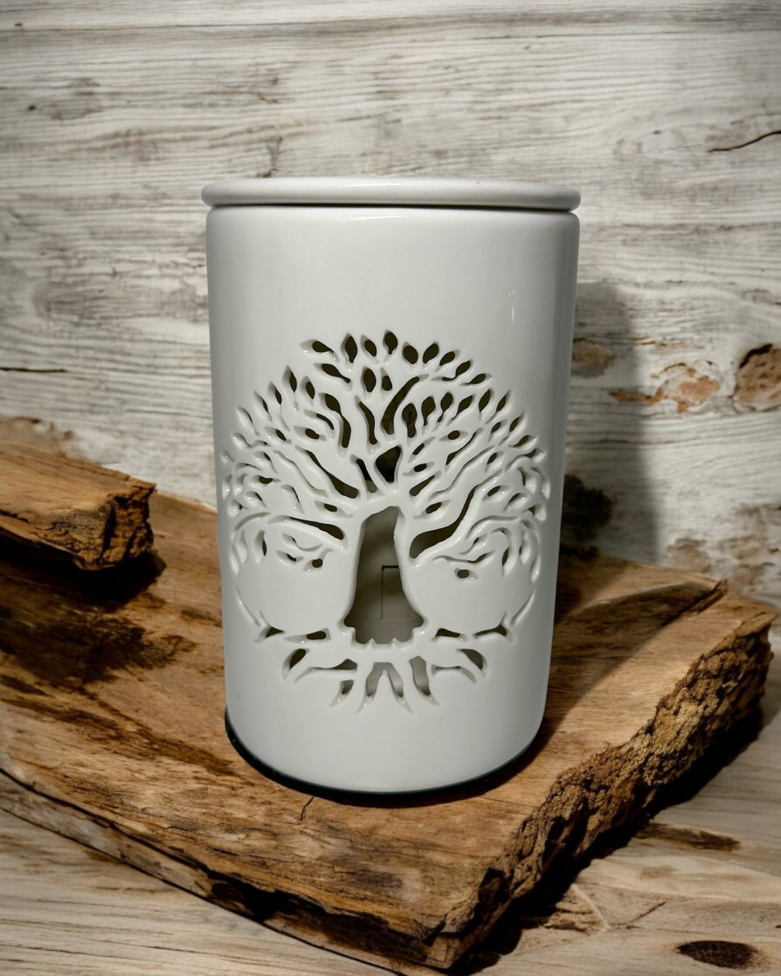 Electric Tree of Life Wax Melt Burner, featuring an elegant design for efficient melting of wax melts. Enhances home fragrance and creates a cosy atmosphere. Ideal for aromatherapy.