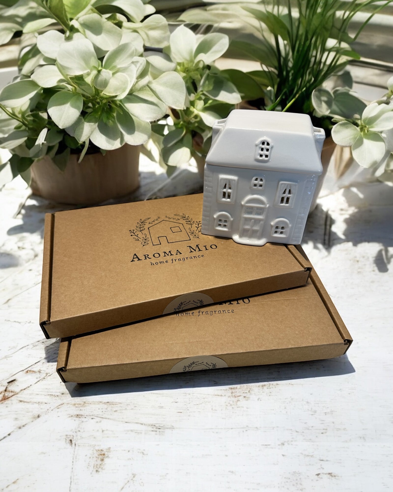 Starter wax melt gift set with 6 hand-poured melts and ceramic burner. Eco-friendly coconut and rapeseed wax. Perfect for gifting.
